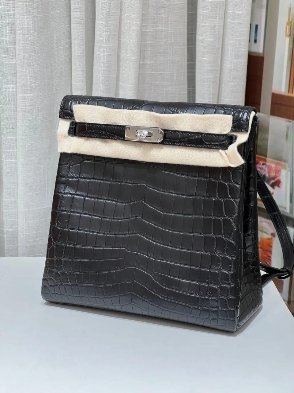 Hermès Kelly 28 black crocodile leather shoulder bag silver hardware