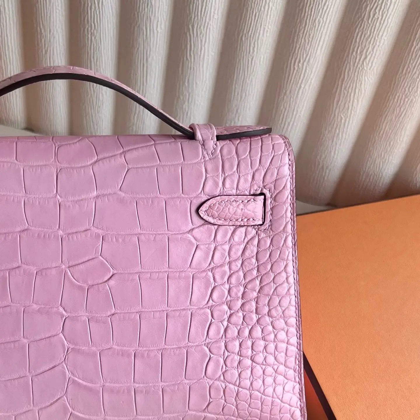 Hermes Kelly 28 bag pink crocodile leather luxury handbag small size
