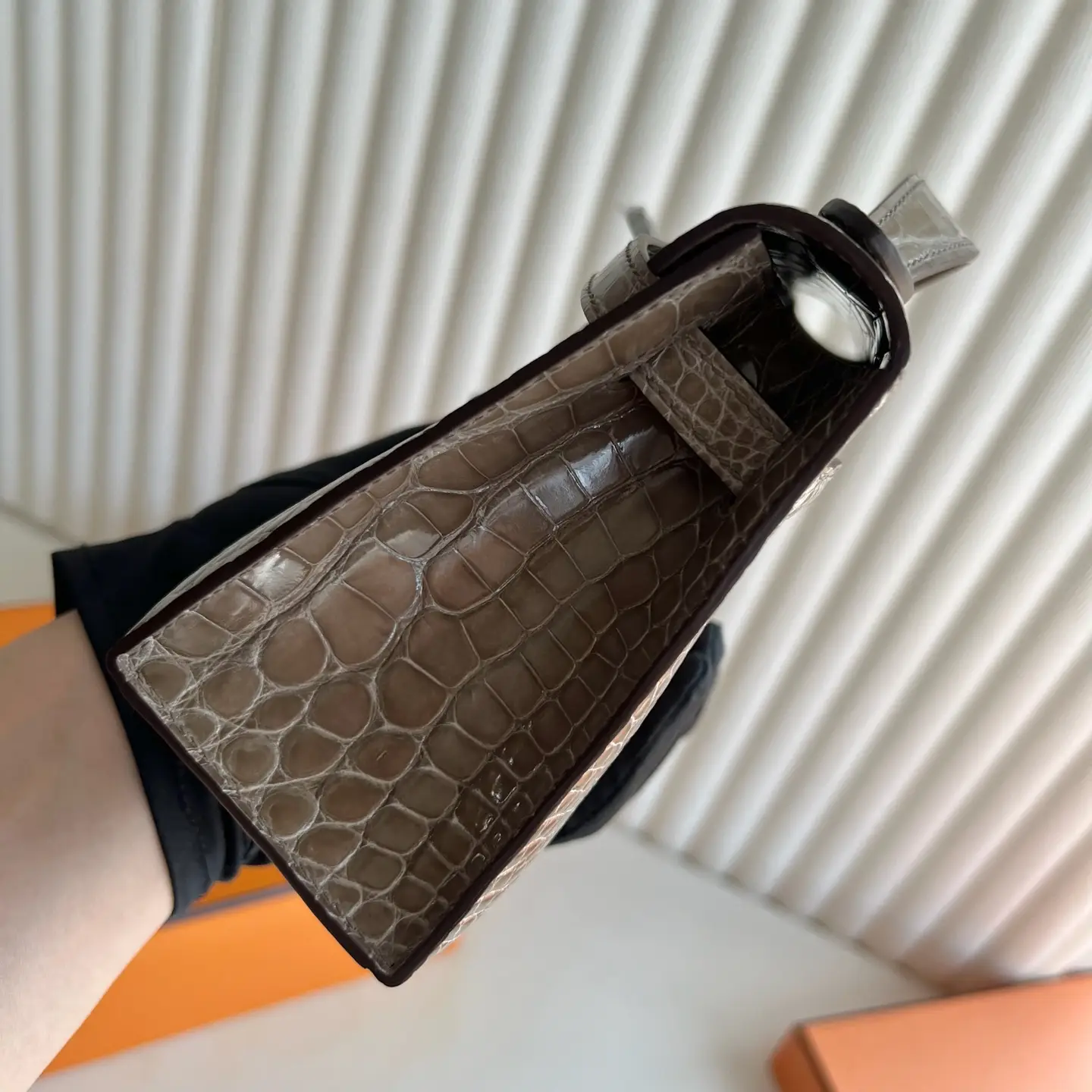 Hermès Kelly 28 crocodile leather handbag taupe brown premium exotic skin