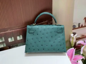 Hermès Kelly 25 emerald green ostrich leather top handle bag with gold hardware