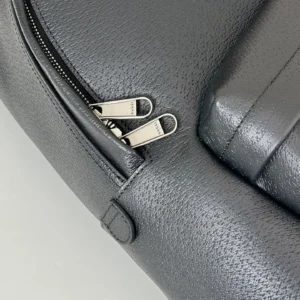 Gucci leather bag black leather silver metal dual zipper pulls close-up detail
