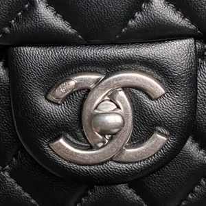 Chanel double C-button logo on quilted black leather of the 25B Exquisite CF Series AS5 bag.