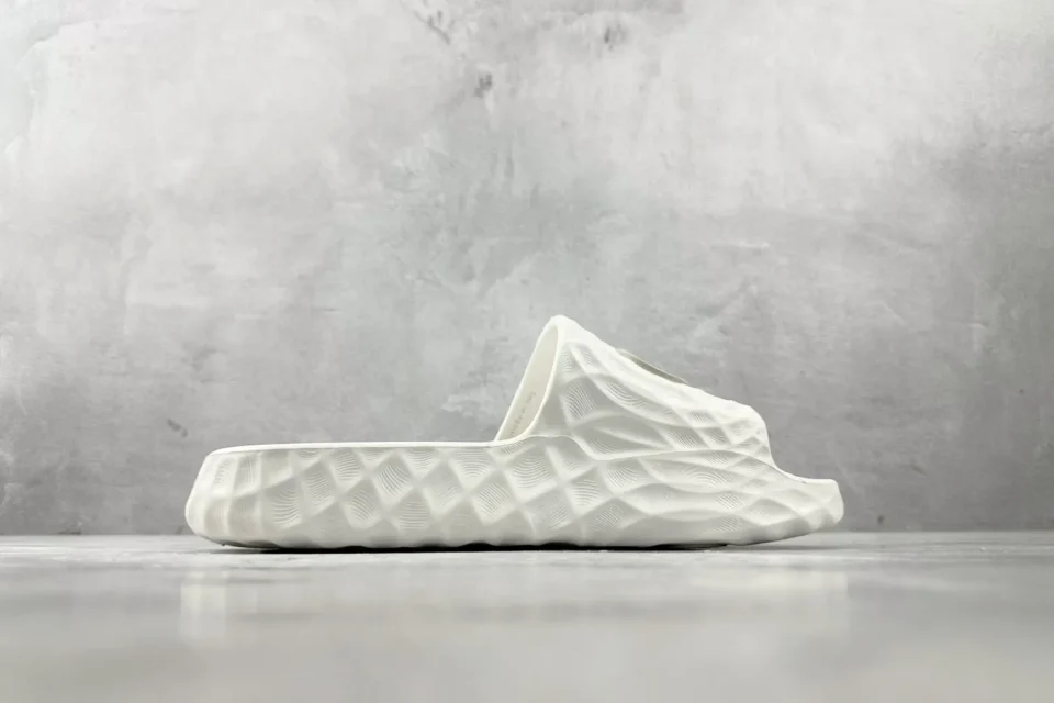 Adidas Yeezy Foam Runner Sand white EVA foam slip-on sandals textured design