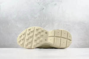 Gucci Rhyton sneaker beige leather sole with star and flower tread pattern made in Italy size 9