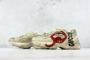 Gucci Rhyton vintage lips print off-white leather sneakers with red and black graphic detailing