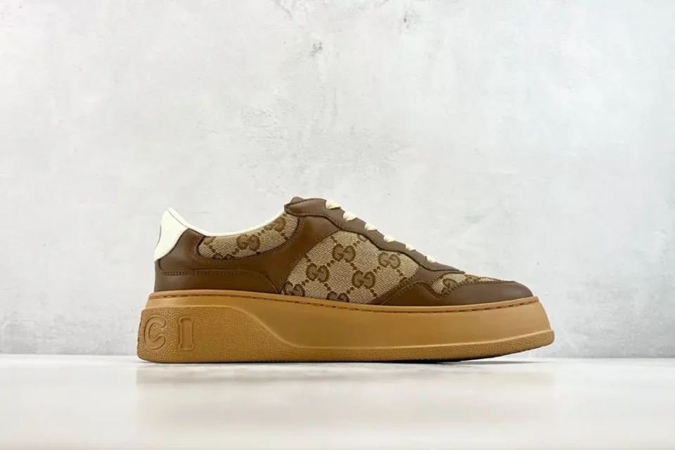 Gucci Screener GG Supreme beige brown canvas leather platform sneakers with logo sole
