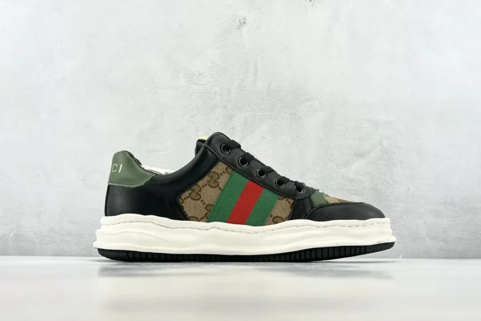Gucci Screener GG Supreme brown canvas green red stripe black leather sneakers