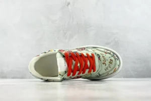 Gucci Screener sneaker white leather multicolor graffiti print red laces sneakers