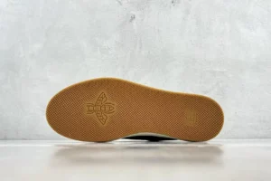 Gucci Ace Sneakers black white green leather rubber sole with bee logo detailing