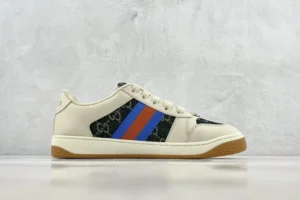 Gucci Screener sneaker beige leather black GG fabric blue red stripes rubber sole sneakers