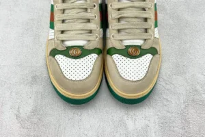 Gucci Screener Sneakers beige green white leather with GG logo metal emblem and rubber sole