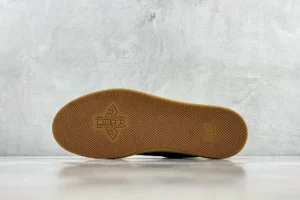 Gucci Court sneaker brown rubber sole embossed bee and Gucci logo on outsole rubber sneakers