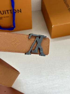 Louis Vuitton belt medium size M9042 brown textured leather with black LV buckle