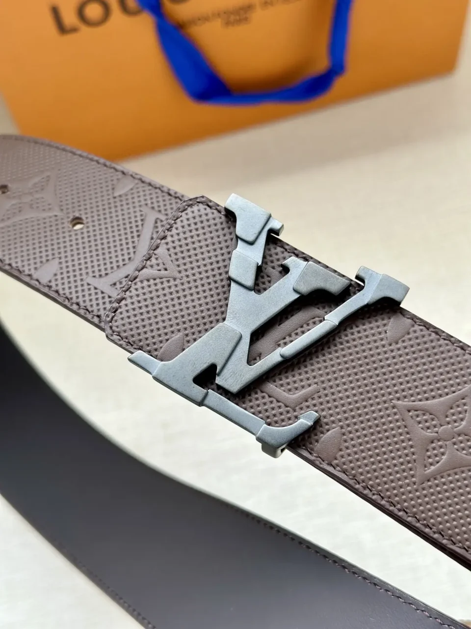 Louis Vuitton Initiales 40 MM belt M9058Z brown embossed leather silver buckle