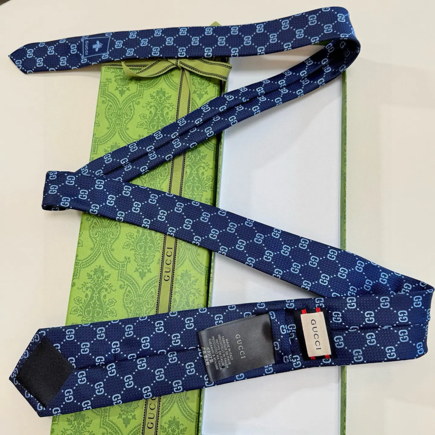 Gucci silk tie blue GG pattern premium fabric designer men's accessory luxury gift box