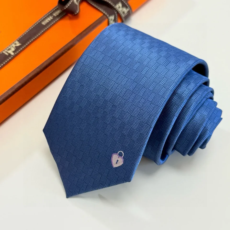 Hermès tie blue woven silk necktie with pink heart lock detail