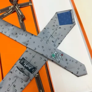 Hermes tie grey silk with horse shoe and clover embroidered patterns luxury accessory