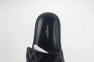 Louis Vuitton slipper black leather monogram embossed comfortable slip-on shoe