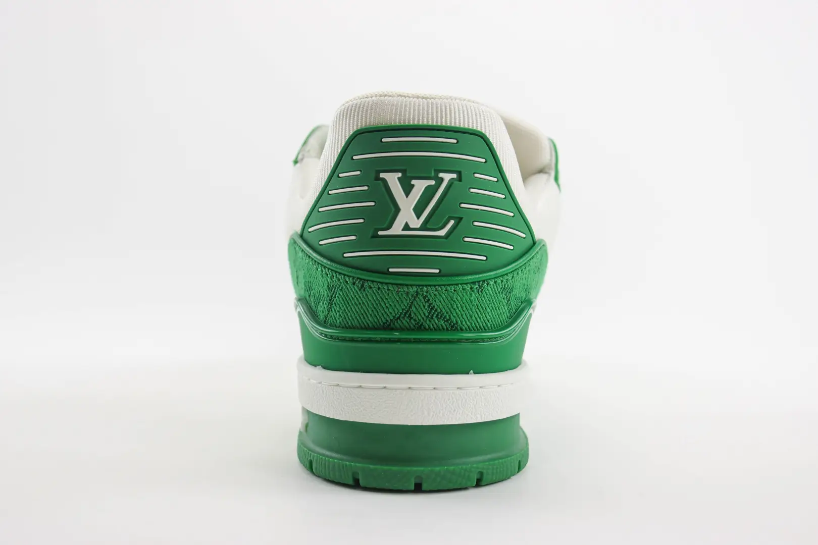 Louis Vuitton Trainer Sneaker 1A96HR green/white leather and textile material with LV logo heel tab