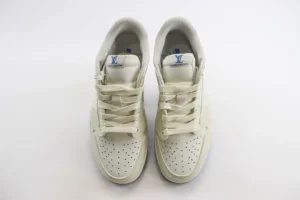 Louis Vuitton Trainer Sneaker 1A8Q6Z cream leather with blue logo on tongue and perforated toe box