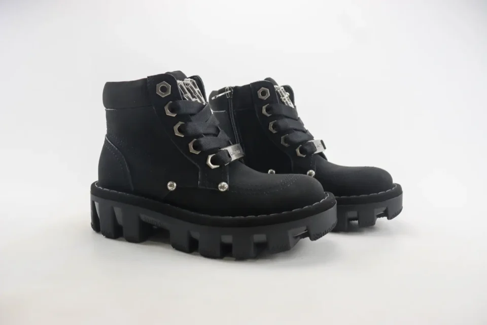 Buffalo London classic black boots lace-up design durable synthetic material chunky sole sneakers