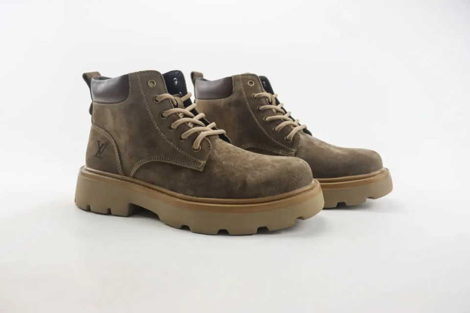 Louis Vuitton Desert Boot brown suede casual boots with padded collar and rubber lug sole
