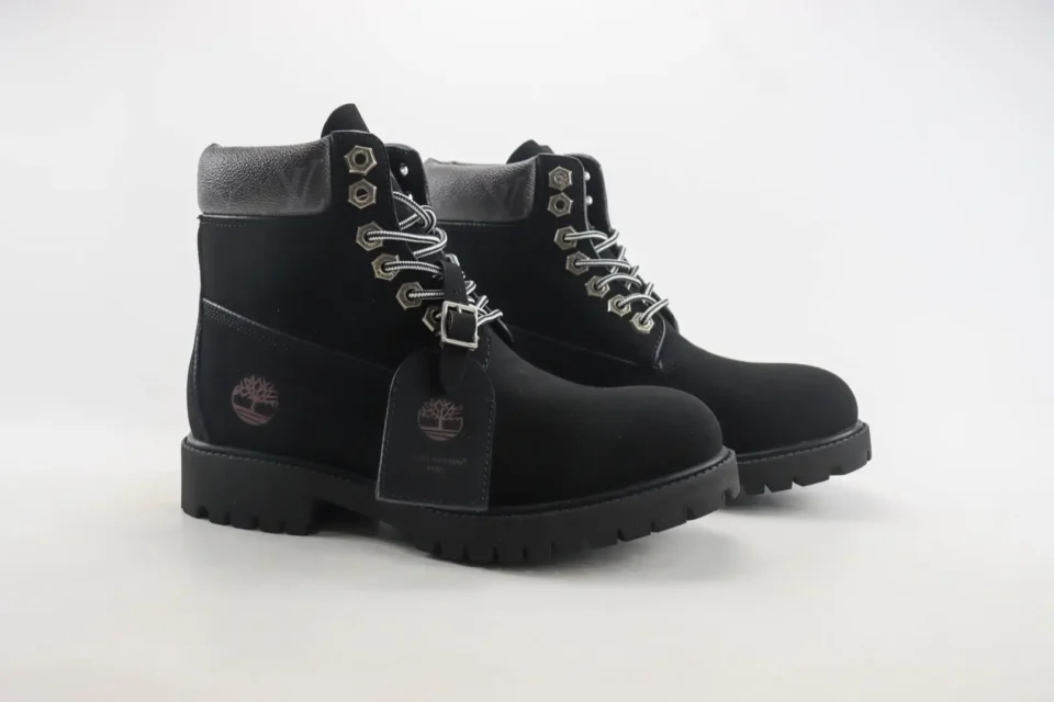Timberland Premium 6-inch black nubuck leather boots with silver metal eyelets and padded collar