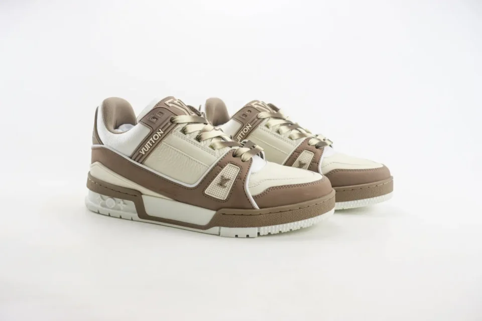 Louis Vuitton Trainer Sneaker beige brown leather fabric low-top shoes