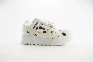 Louis Vuitton Trainer Sneaker calf hair black white spotted leather low-top sneaker