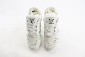 Louis Vuitton Trainer limited edition low-cut casual board shoes in white, featuring signature logo and detailed stitching, displayed from above.