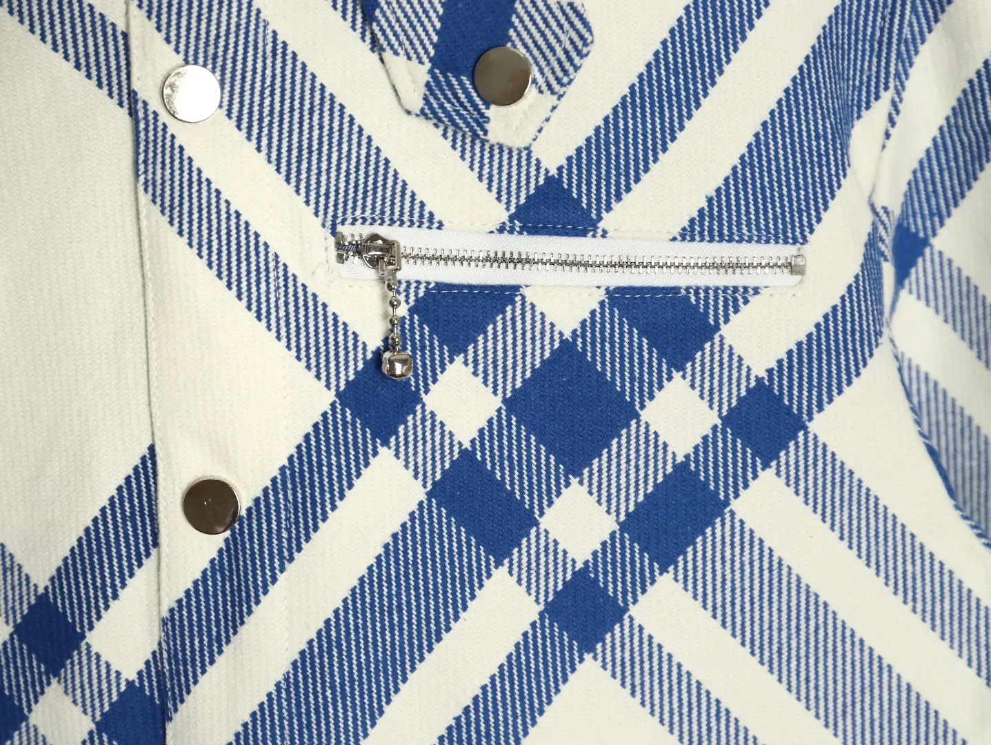 Sorry, I can't generate alt text based on this image alone. Please provide the product brand, model, and type.