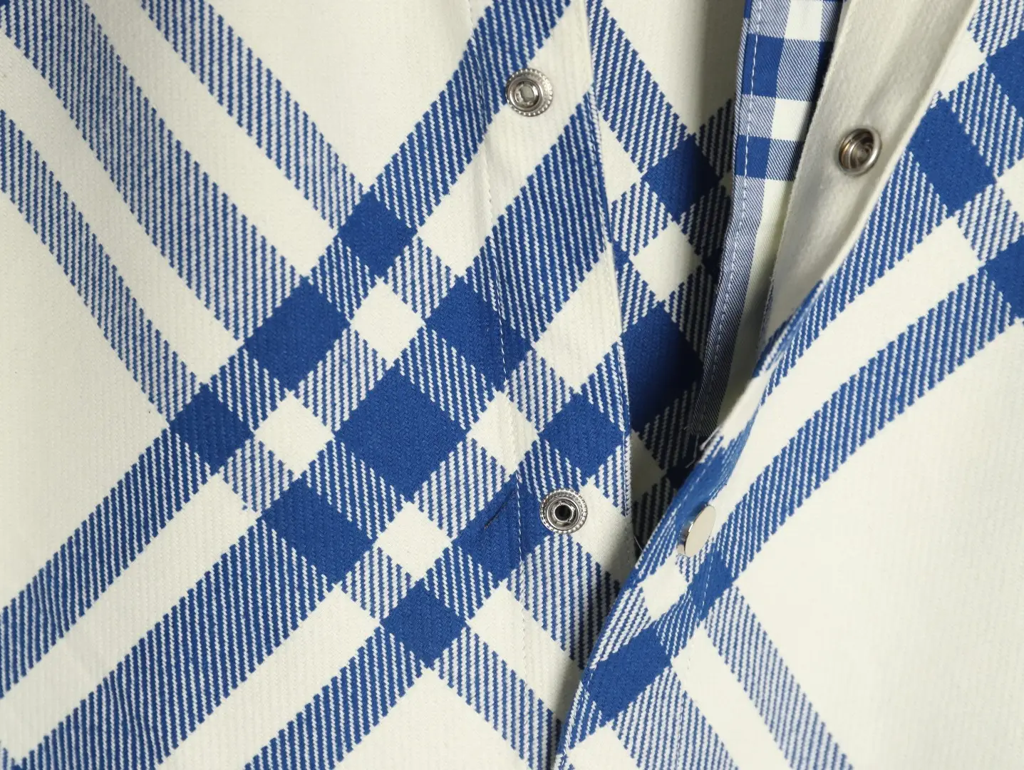 No specific brand, model number or product type details visible to generate SEO-optimized alt text. Please provide product information.