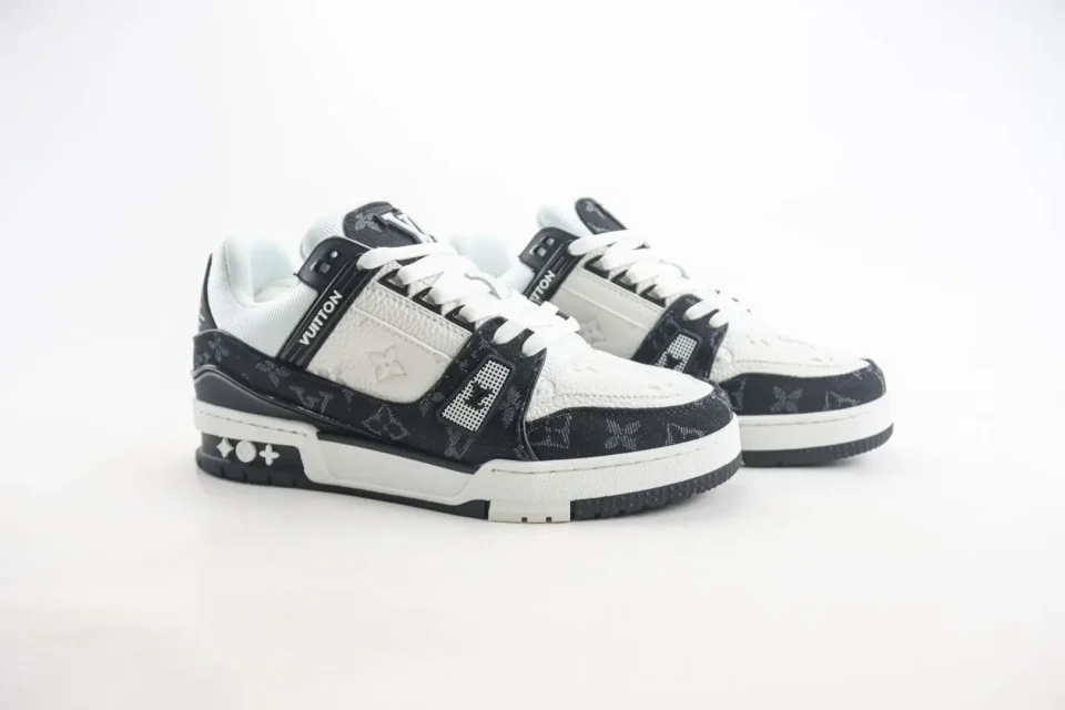 Louis Vuitton Trainer Sneaker white black monogram canvas leather sneakers