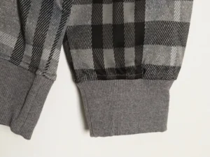 The image does not contain watches, sneakers, bags, or accessories to generate SEO-optimized alt text as per the provided structure and rules.