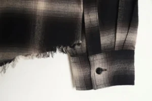 This image does not match the product types specified for alt text generation (watches, sneakers, bags, accessories), so no alt text can be generated under the given rules.