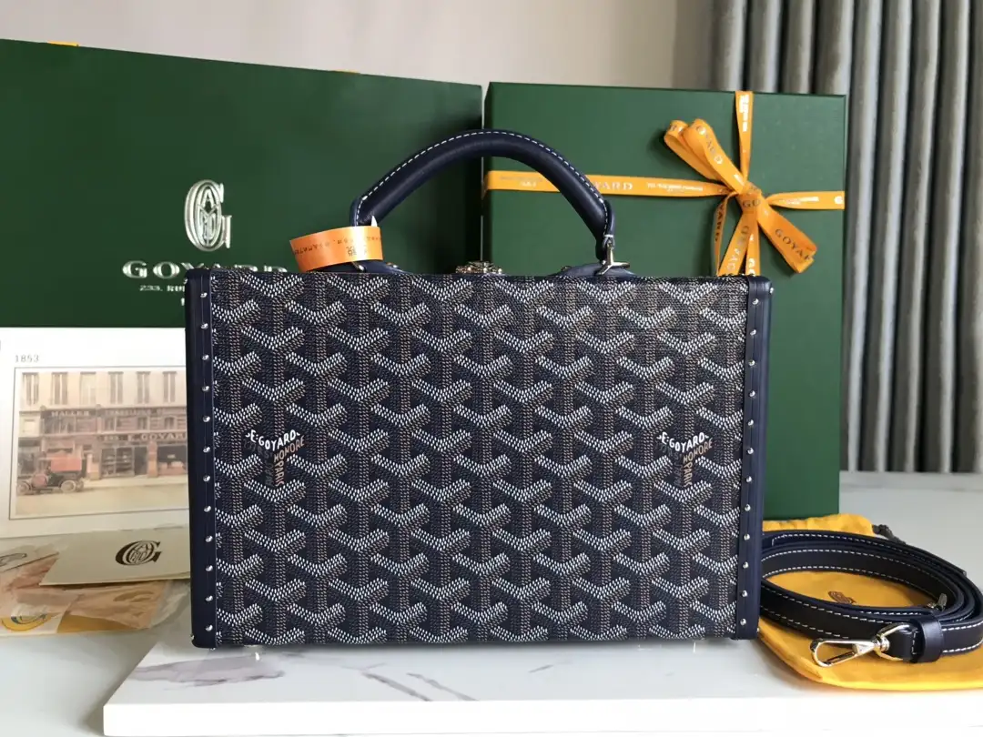 Goyard  The Grand H &ocirc; tel Luggage