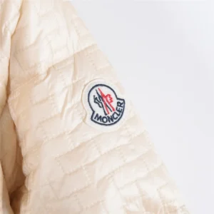 Moncler logo on beige quilted fabric of the Moncler Alliance: Gisor women's down jacket.