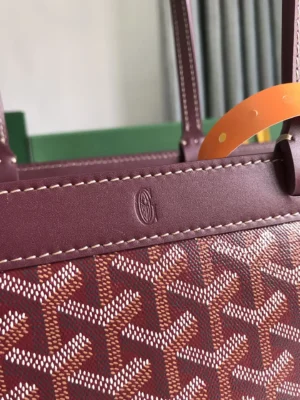 Goyard Tote Bag Commuter Series close-up showing signature logo and distinctive patterned design, highlighting luxury craftsmanship and style.