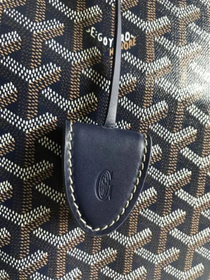 Goyard Tote Bag Commuter Series close-up showing logo tag and signature pattern.