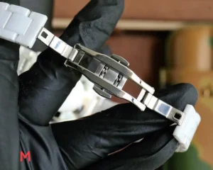 Rolex Submariner 116610LN white dial stainless steel bracelet clasp close-up shot