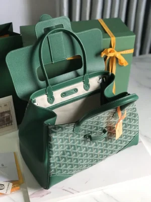 Goyard Saigon Tote bag in green with a large internal capacity, displayed alongside gift boxes, showcasing its elegant design and practicality.