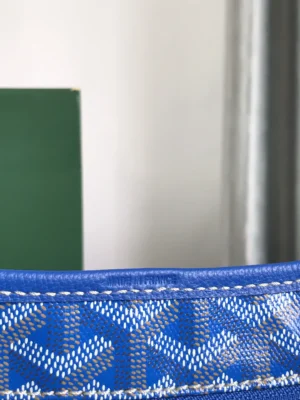 Goyard Hobo Boh è Me Stray Bag featuring intricate blue pattern and stitching details, emphasizing stylish design and quality craftsmanship.