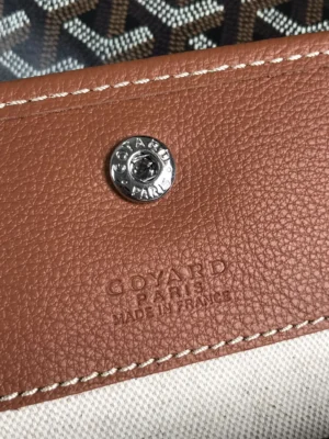 Goyard logo and Paris engraving on leather detail of the Goyard Hobo Boh è Me Stray Bag, showcasing luxury craftsmanship and design elements.