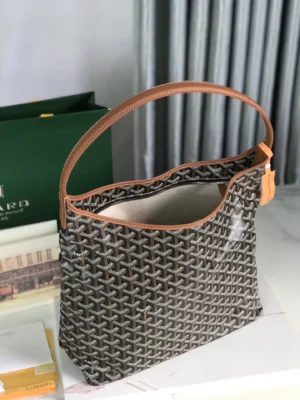 Goyard Hobo Boh è Me Stray Bag with a woven design and leather shoulder strap, showcasing luxury replica handbag features in a casual setting.