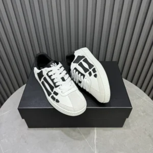 Axel Arigato Clean 90 sneakers white black leather material on black box background