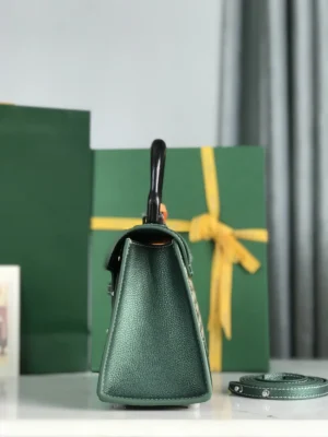 Gucci Diana 26 small top handle bag green leather with bamboo handle and detachable strap