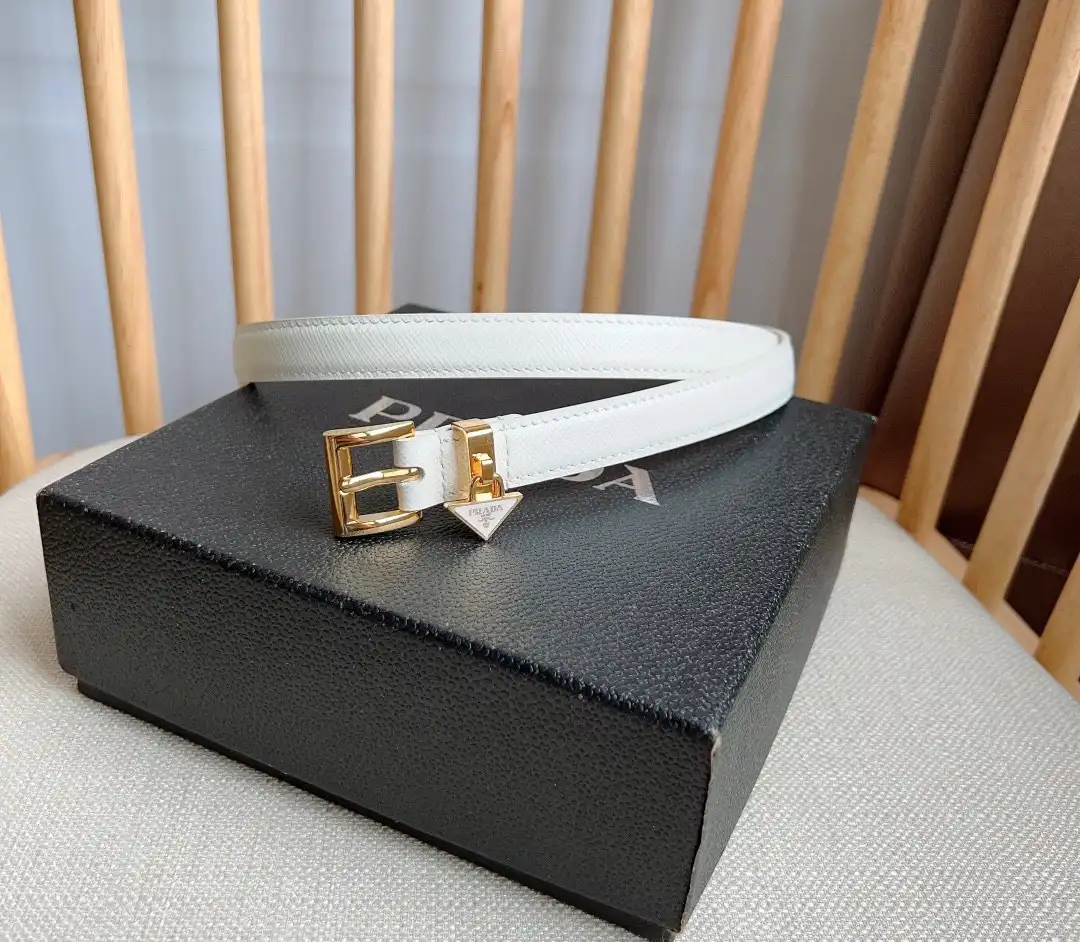PRADA counter's latest elegant Saffia