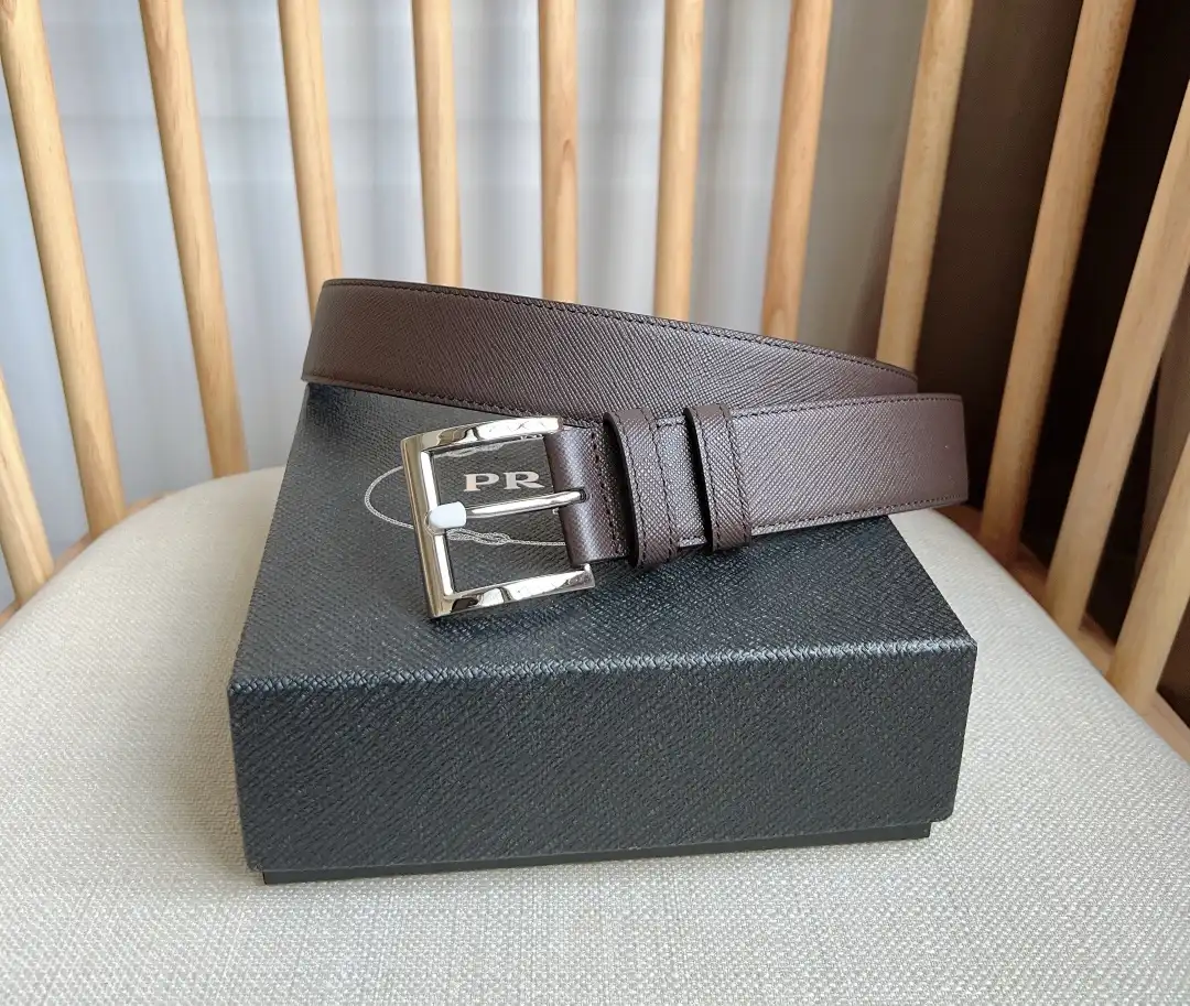 PRADA counter's latest simple yet exquisite Saf
