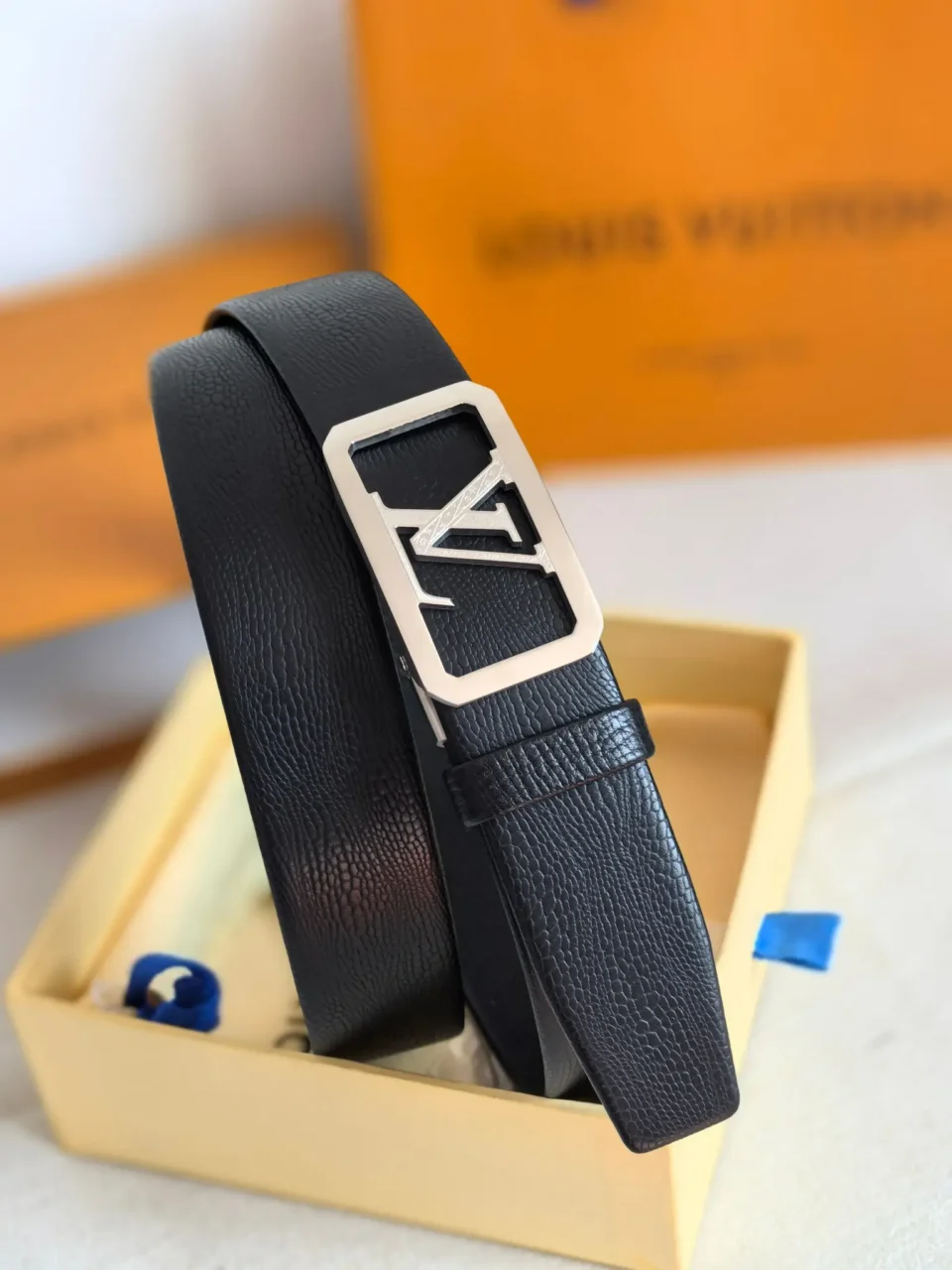 Louis Vuitton belt black leather silver-tone LV buckle accessory