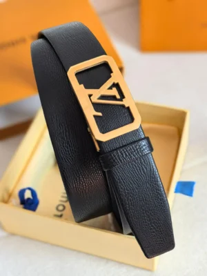 Louis Vuitton men’s automatic buckle leather belt featuring a gold LV logo buckle, displayed in a gift box, emphasizing luxury and style.